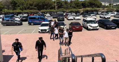 MEKAN SAHİBİYLE MÜŞTERİLER ARASINDA KAVGA ÇIKTI