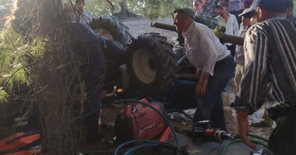 KIRKAĞAÇ'TA TRAKTÖR DEVRİLDİ, 1 KİŞİ YARALANDI