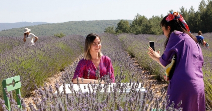 MUĞLA’NIN ‘MOR’ BAHÇESİNE ZİYARETÇİ AKINI   