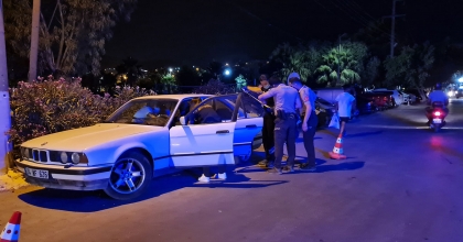 OTOMOBİLİNDE CESETLE KARŞILAŞTI, HAYATININ ŞOKUNU YAŞADI