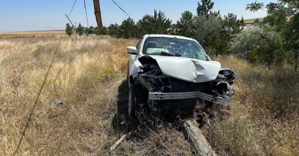 TARIM ARAZİSİNE DEVRİLEN OTOMOBİLDE 6 KİŞİ YARALANDI   