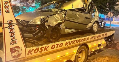 TIRLA ÇARPIŞAN OTOMOBİL HURDAYA DÖNDÜ 