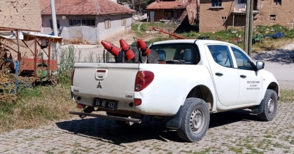 UŞAK’TA HAŞERE VE LAVRALARLA MÜCADELE SÜRÜYOR   