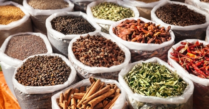 UŞAK YILIN İLK YARISINDA İTHAL ETTİĞİNDEN FAZLASINI İHRAÇ ETTİ   