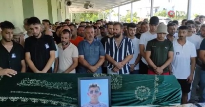 BIÇAKLANARAK ÖLDÜRÜLEN ÇOCUK TOPRAĞA VERİLDİ