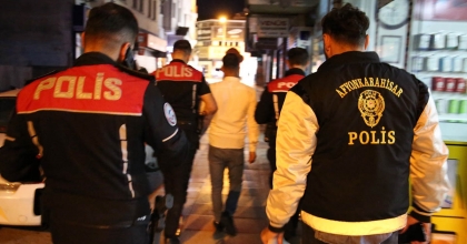 HAPİS CEZASIYLA ARANAN 6 ŞAHSI POLİS YAKALADI  