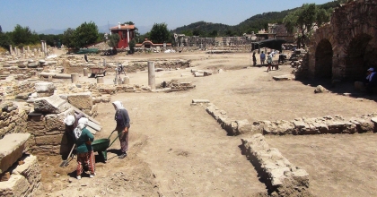 STRATONİKEİA’DAKİ KAZI ÇALIŞMALARINA ÇADIRLI ÇÖZÜM