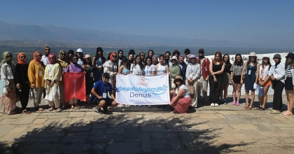 BİLECİKLİ GENÇLER DENİZLİ'NİN TARİHİ VE TURİSTLİK YERLERİNİ GEZDİ  