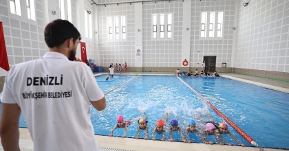 BÜYÜKŞEHİR’İN YÜZME KURSLARINA YOĞUN İLGİ
