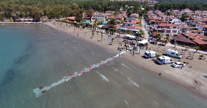 BÜYÜKŞEHİR ENGELSİZ PLAJLAR PROJESİ İLE DENİZLERDE ENGELLERİ KALDIRIYOR 