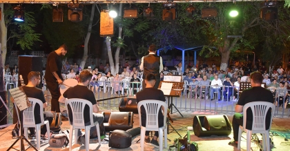 SALİHLİ'DE ŞEFTALİ ŞENLİĞİ BAŞLADI