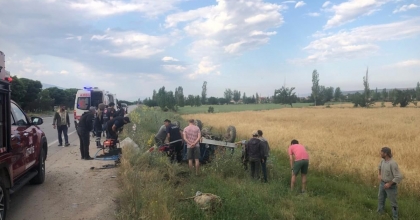 OTOMOBİLLE PATPAT ÇARPIŞTI, 2 ÖLÜ 5 YARALI