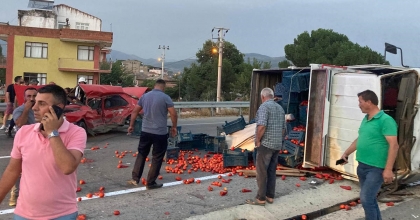 KAMYONETLE OTOMOBİL ÇARPIŞTI: 1 ÖLÜ