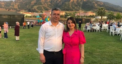 MANİSA’DA OTOMOBİLİN ÇARPTIĞI MÜDÜR YARDIMCISI KURTARILAMADI  