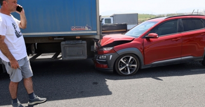 TURGUTLU'DA ZİNCİRLEME KAZA: 2 YARALI