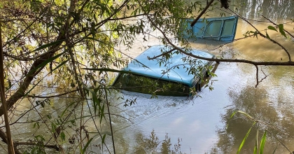 AYDIN'DA OTOMOBİL MENDERES NEHRİ'NE DÜŞTÜ