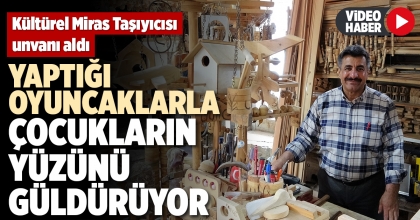 YAPTIĞI OYUNCAKLARLA ÇOCUKLARIN YÜZÜNÜ GÜLDÜRÜYOR   
