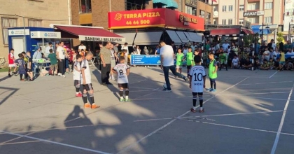 SANDIKLI’DA SOKAK FUTBOL TURNUVASI DÜZENLENDİ  