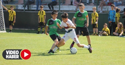 DENİZLİ’NİN MİNİK YETENEKLERİ YEŞİL SAHADA NEFES KESTİ  