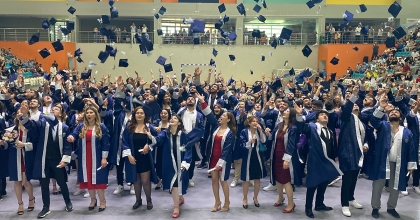 UŞAK ÜNİVERSİTESİ İLETİŞİM FAKÜLTESİNDE MEZUNİYET COŞKUSU YAŞANDI  