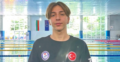 DENİZLİLİ MİLLİ YÜZÜCÜ MADALYALARLA DÖNDÜ