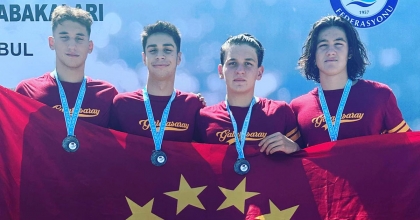 DENİZLİLİ YÜZÜCÜLER ALTIN MADALYALARI KAPTI