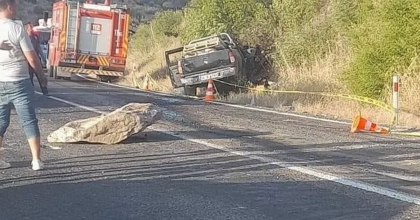 KAMYONETİN ÜSTÜNE DÜŞEN KAYA CAN ALDI