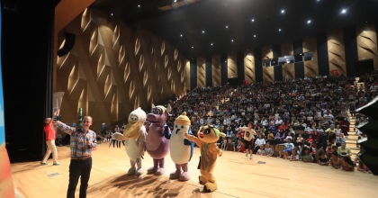 KAPTAN PENGU VE ARKADAŞLARI PAMUKKALE’DE ÇOCUKLARLA BULUŞTU