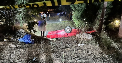 AKHİSAR’DA KONTROLDEN ÇIKAN ARAÇ DEHŞET SAÇTI: 3 ÖLÜ