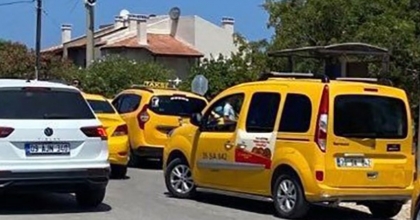 ARAÇ İÇERİSİNDE FENALAŞAN TAKSİ SÜRÜCÜSÜ KURTARILAMADI