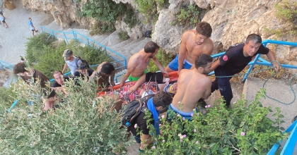 40 METRELİK FALEZDEN DENİZE DÜŞTÜ