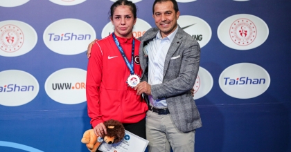 DUYGU GEN’DEN GÜMÜŞ MADALYA