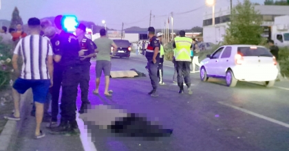 MOTOSİKLET KAZA YERİNDEN 300 METRE İLERİYE FIRLADI