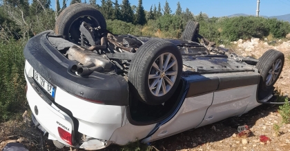 KONTROLDEN ÇIKAN OTOMOBİL TAKLA ATTI