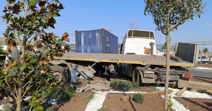 İKİ TIR ÇARPIŞTI