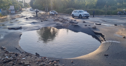 BOMBA GİBİ PATLADI! MOTOSİKLET VE KÖPEK HAVAYA UÇTU