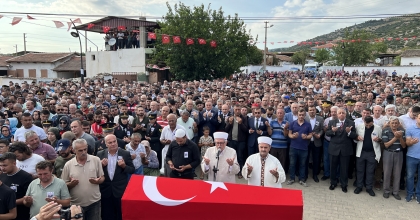 MANİSALI ŞEHİDİN CENAZESİNDE GÖZYAŞLARI SEL OLDU