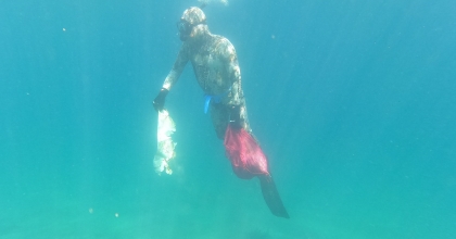 DENİZİN DİBİNDE 76 KİLOGRAMA YAKIN ATIK ÇIKARILDI