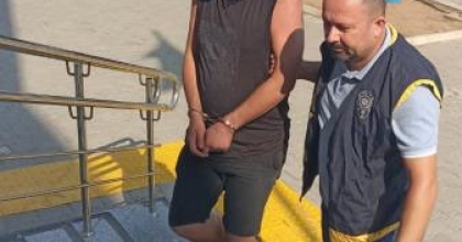 ÇALDIKLARI KARTLA ALIŞVERİŞ YAPINCA YAKALANDILAR