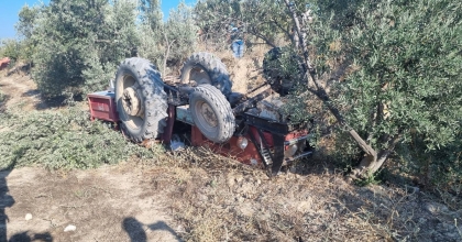 TARLASINA GİDERKEN TRAKTÖRÜNÜN ALTINDA CAN VERDİ