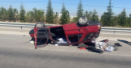 OTOMOBİL TAKLALAR ATIP TERS DÖNDÜ