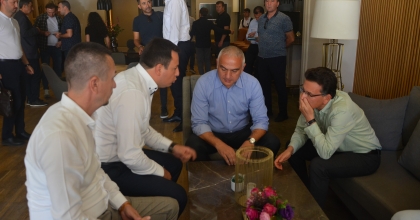 BAKAN MUHTARLARI DİNLEDİ