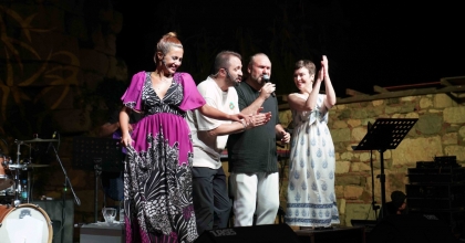 OPERA SANATÇISI HAKAN AYSEV KULAKLARIN PASINI SİLDİ