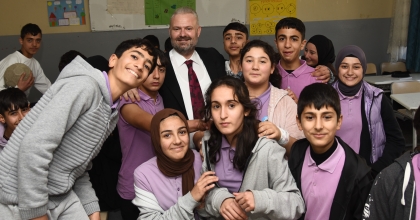 MENEMEN'DE ÜNİVERSİTEYİ KAZANANA 5 BİN TL DESTEK 