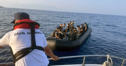 23 DÜZENSİZ GÖÇMEN KURTARILDI