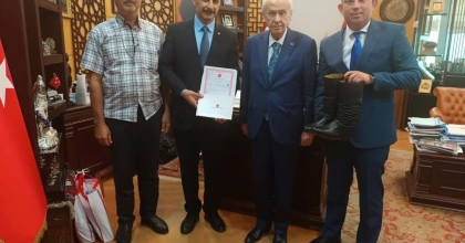 MESAJINI KÖRÜKLÜ SÖKE ÇİZMESİYLE VERDİ