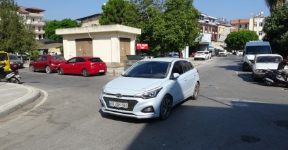 KONTROLSÜZ KAVŞAKTA KAZA