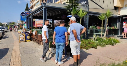 KENDİNİ POLİS OLARAK TANITAN DOLANDIRICIYA 74 BİN LİRASINI KAPTIRDI