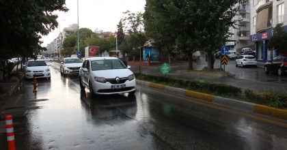 15 DAKİKALIK YAĞMUR SERİNLETTİ