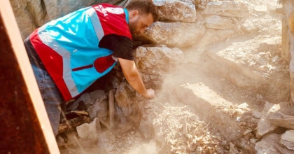 YAŞLI ÇİFTİN YARDIMINA VEFA BİRİMİ YETİŞTİ